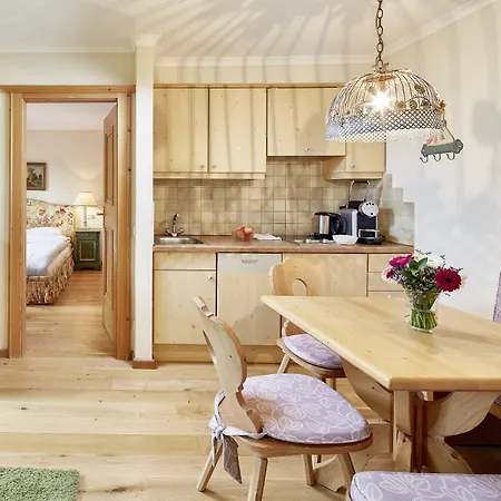 Hotel apartamentowy Landsitz Roemerhof - 4*