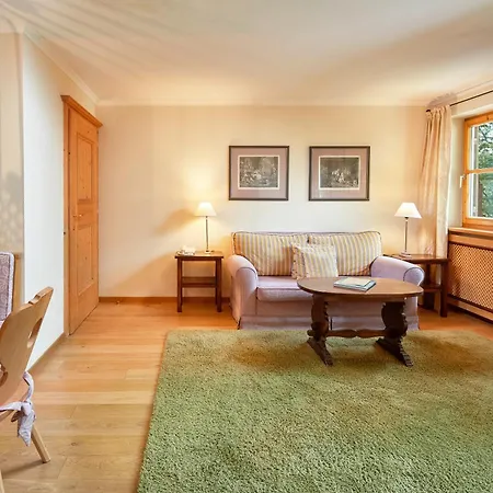 Lägenhetshotell Landsitz Roemerhof - 4*