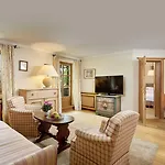 מלון דירות Landsitz Roemerhof - 4*